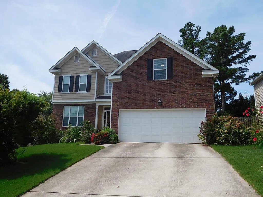 5 bed, 3.0 bath, 2438 sqft, $2,300 — Photo 1