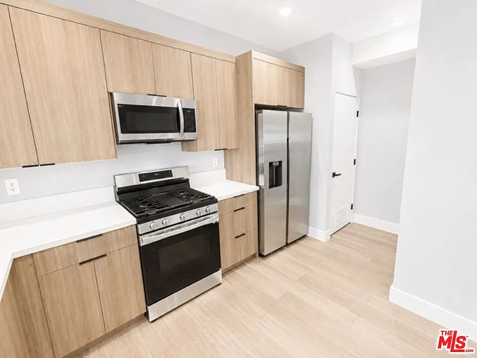 2 bed, 2.5 bath, 950 sqft, $2,800 — Photo 3