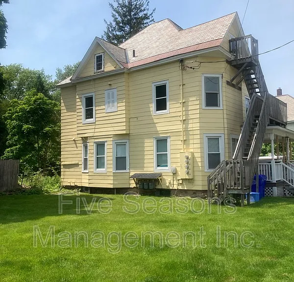 19 Fletcher Pl #3 — Photo 1