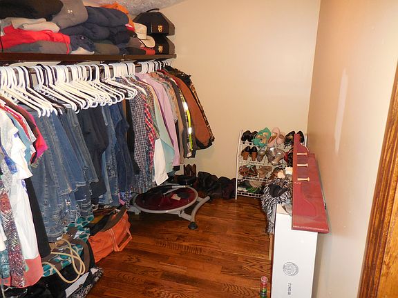 Master suite walk-in closet