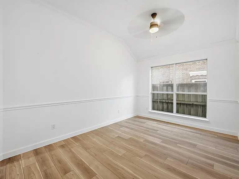 2216 Paige Ct — Photo 17