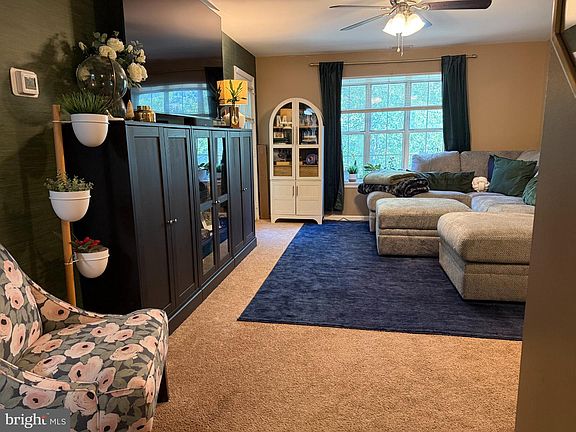 3rd image of 610 Willings Way