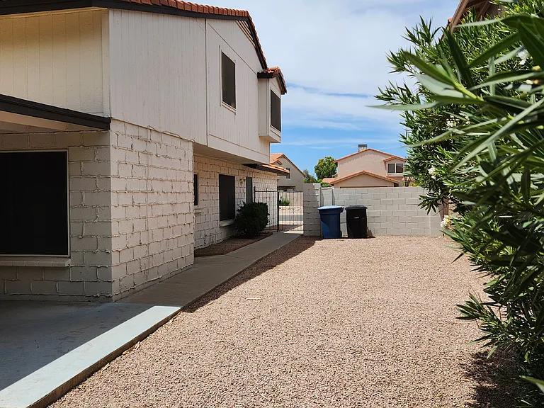 2721 W Estrella Dr — Photo 4