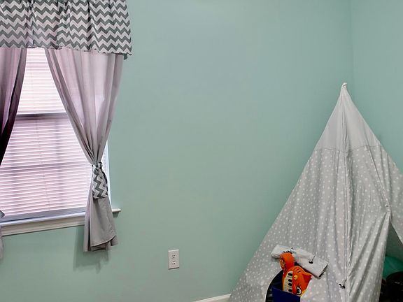 4th image of 8190 Redstone Dr