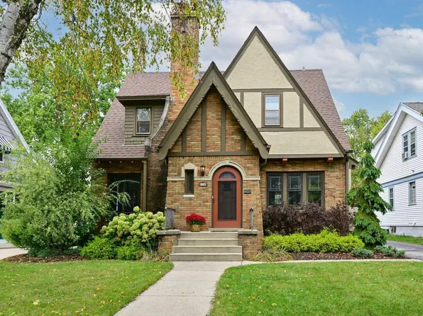 8140 Hillcrest DRIVE, Wauwatosa, WI 53213