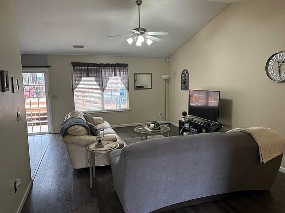 3rd image of 258 Chateau St
