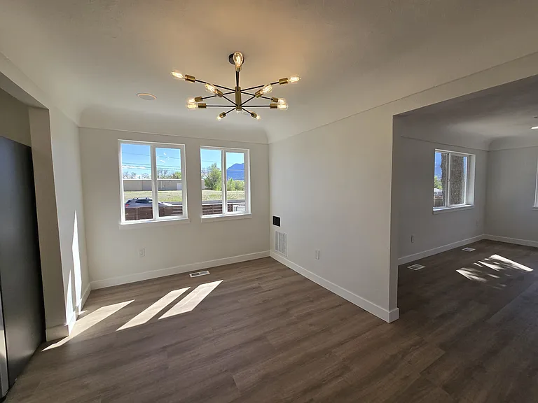 738 E Fountain Blvd — Photo 8