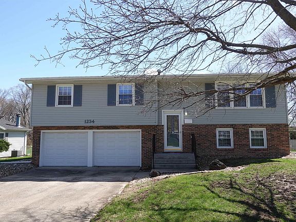 2nd image of 1234 Willow Ln