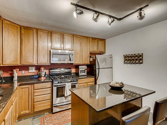 5th image of 3215 Pillsbury Ave #218