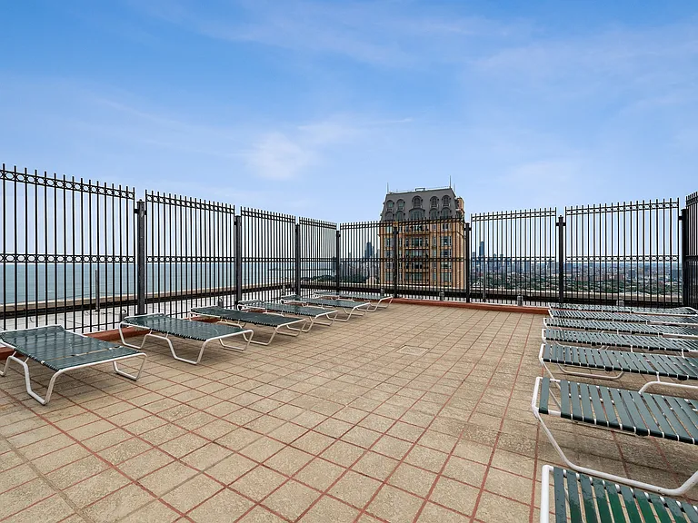 2626 N Lakeview Ave #1612 — Photo 12