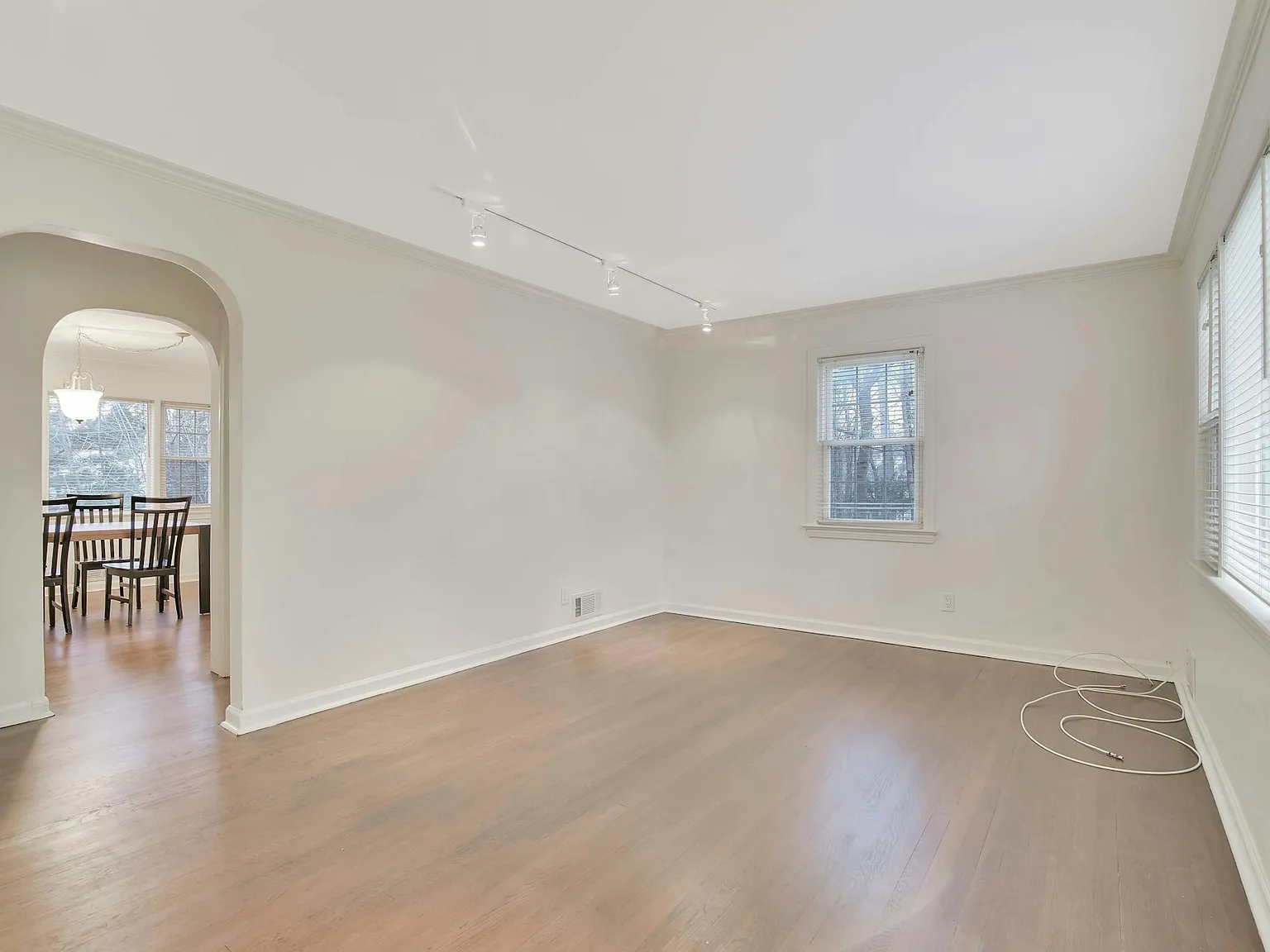 3 bed, 1358 sqft, $4,000 — Photo 2