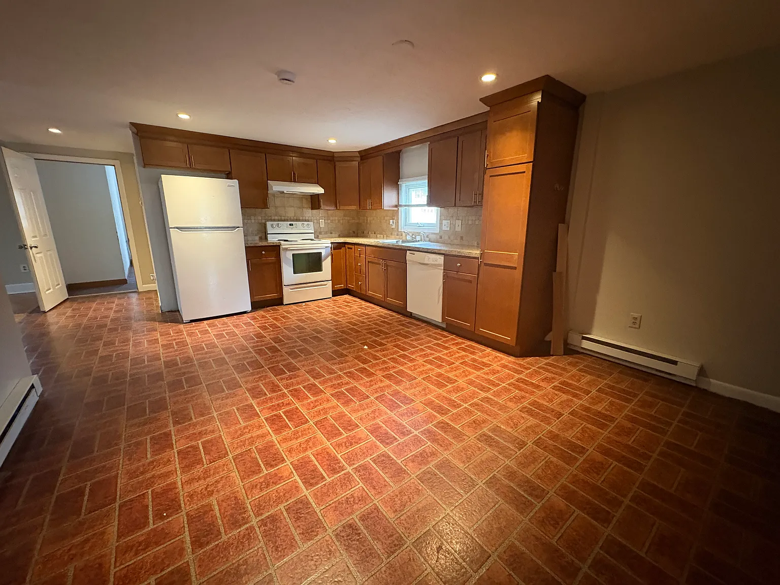 3 bed, $2,100 — Photo 1