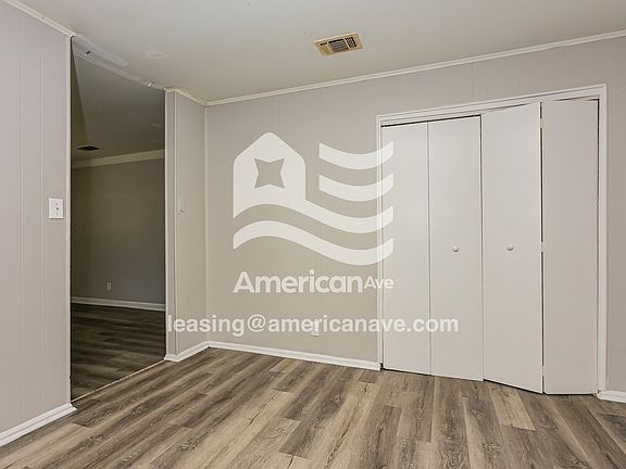 1544681_004_dining_room_4.jpg