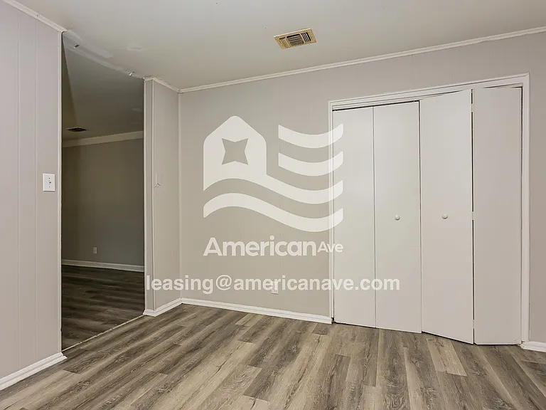 1544681_004_dining_room_4.jpg