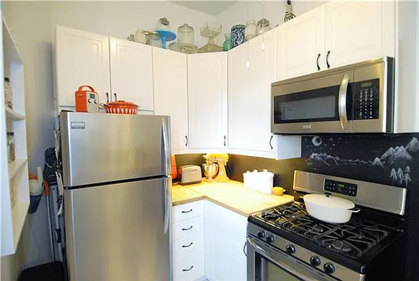 Sold by R New York | media 7