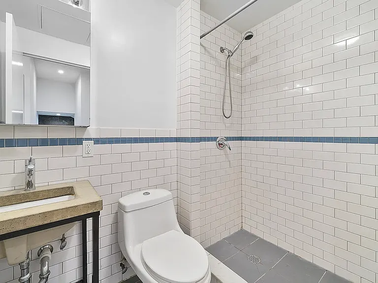 252 S 3rd St #1 — Photo 9