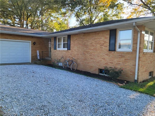5512 Hazlett Dr NE, Mineral City, OH 44643