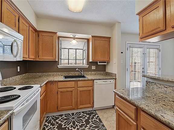 5th image of 1904 Dartmouth St APT S2