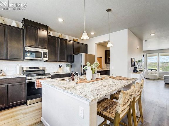 5th image of 2173 Arikaree Hts