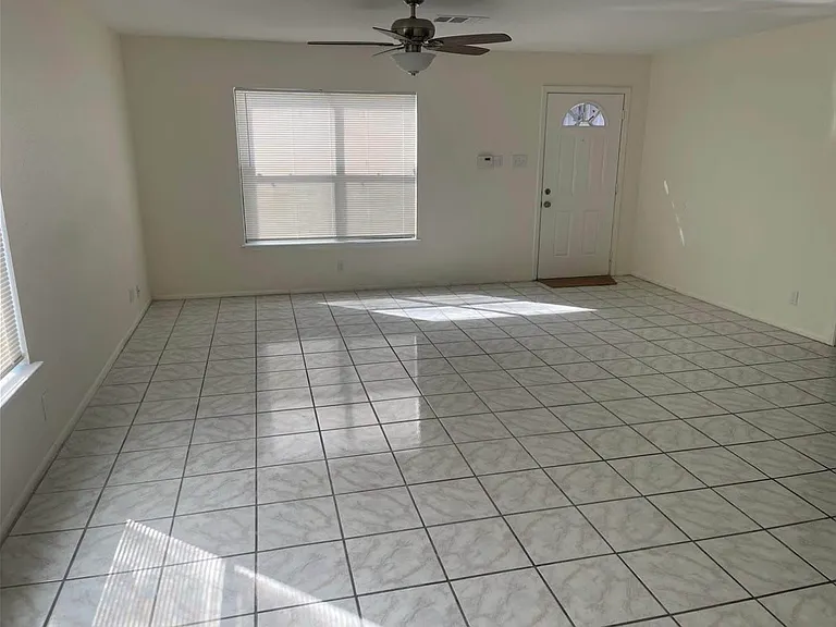 4214 Sunrise Cove Dr — Photo 2
