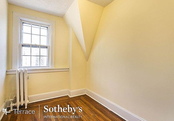 5th image of 252 Burns St Floor 3