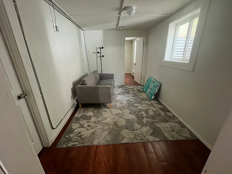 566 N 9th St #1/2 — Photo 6