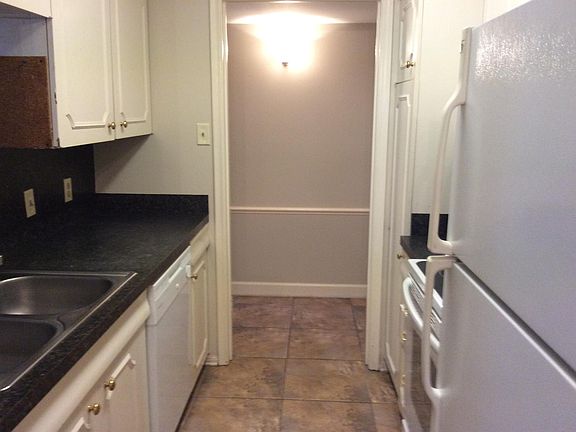 4th image of 3730 Fairfield Ave Unit 132