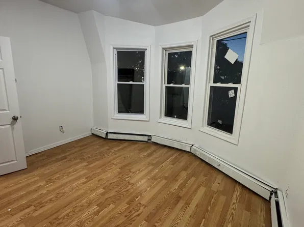 200-202 Oxford St, Providence, RI 02905