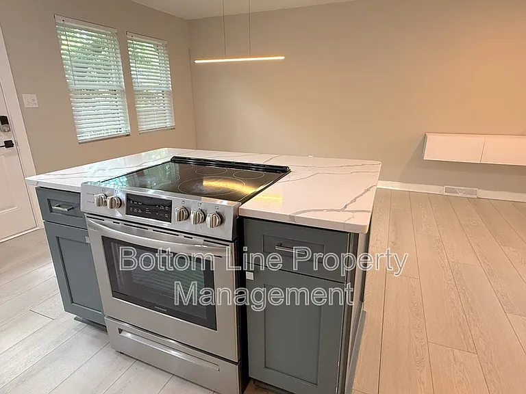 4117 Oak Forest Dr — Photo 10