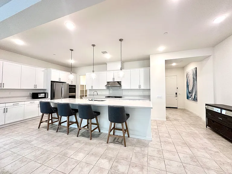 4776 S Ansley Ave — Photo 3