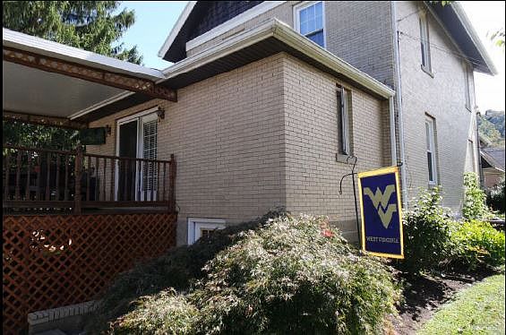 Rear from open side yard