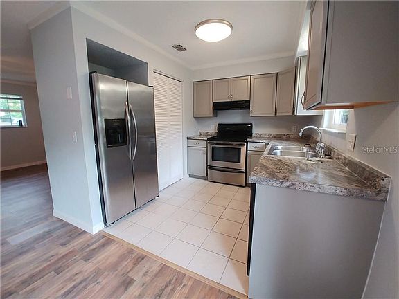 5th image of 6342 NW 65th Ct