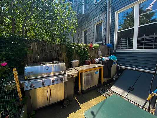 Rented by Sidewalk Realty LLC | media 31