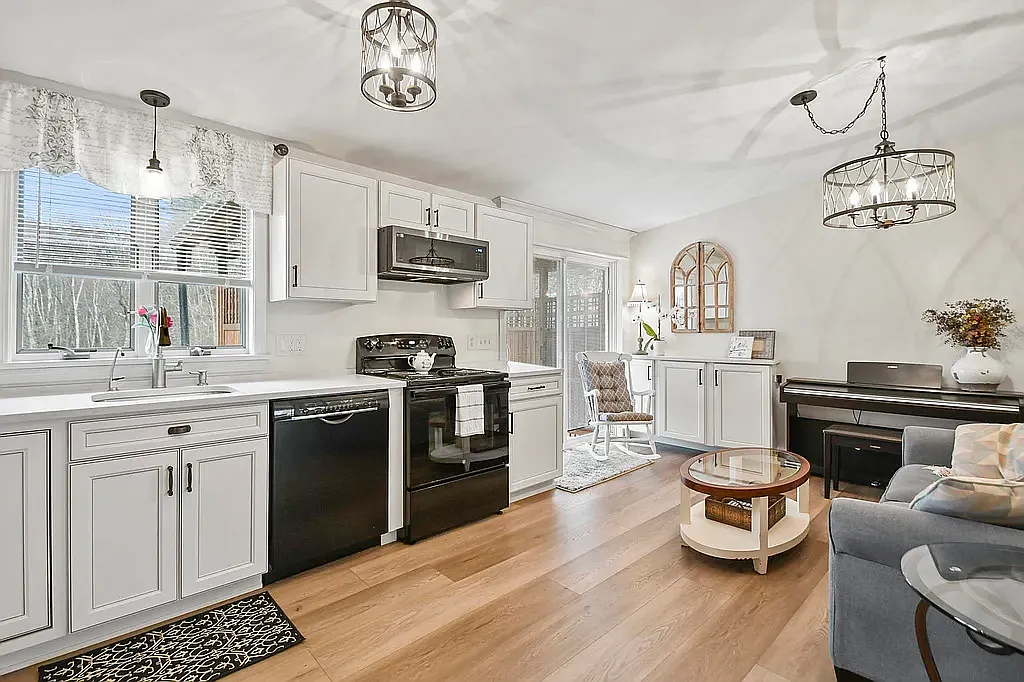 2 bed, 1000 sqft, $2,700 — Photo 3