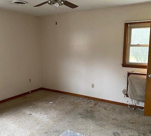 4th image of 301 Shady Brook Dr
