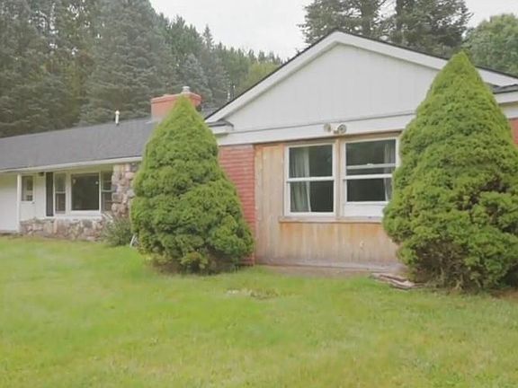 3rd image of 3340 N Lapeer Rd