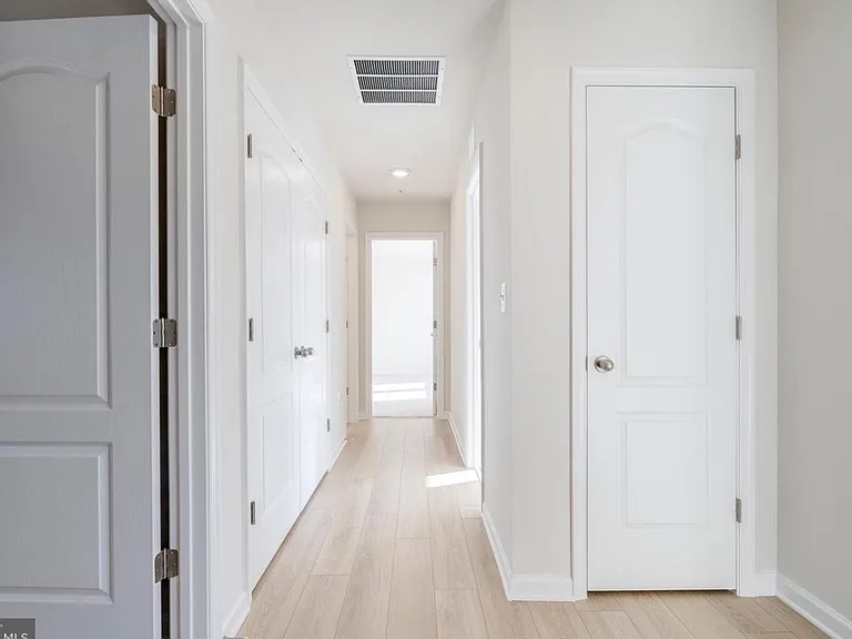 10810 Meridian Hill Way — Photo 12