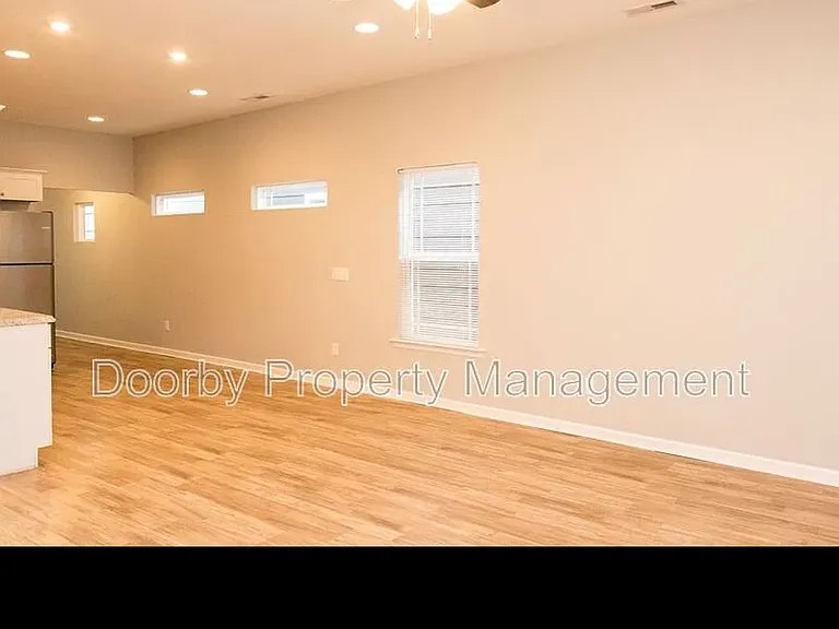 1044 Flynn St — Photo 6