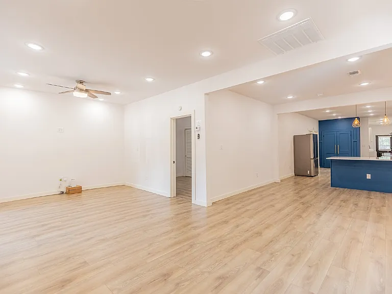 1010 Burnet St — Photo 4