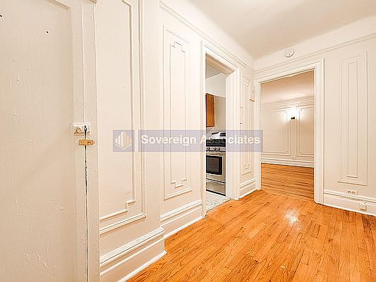 3rd image of 15 Magaw Pl APT 1g