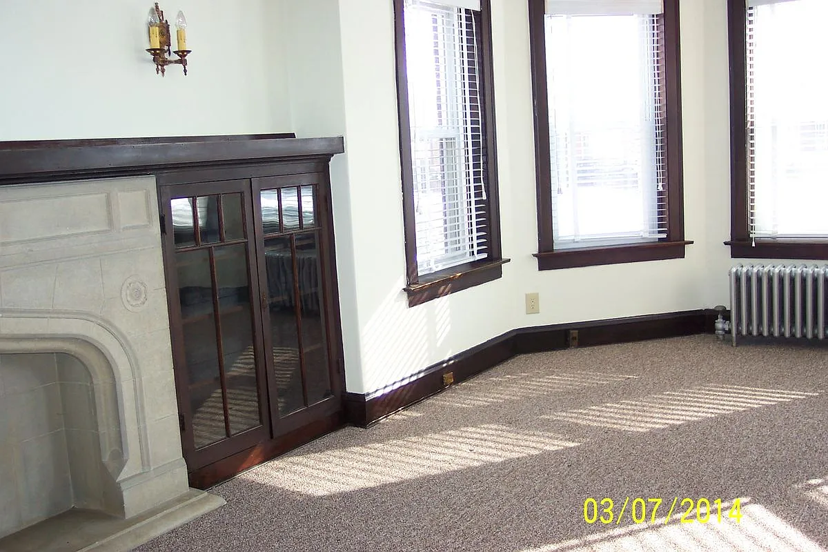 3 bed, 1.0 bath, 1200 sqft, $1,500 — Photo 2