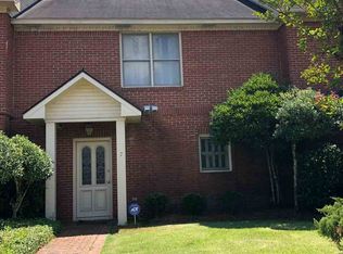 7 Village Green Cir, Jackson, MS 39211