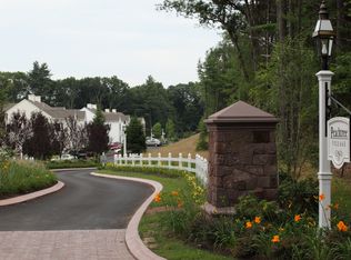 68 Peachtree Vlg, Avon, CT 06001