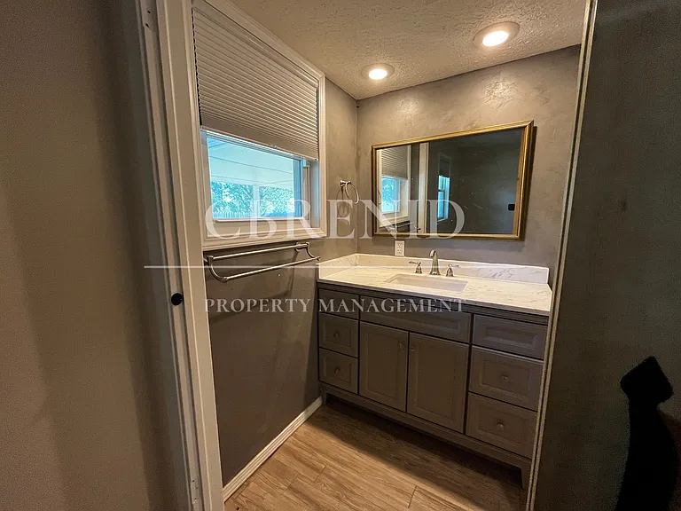 3010 Indian Dr — Photo 10