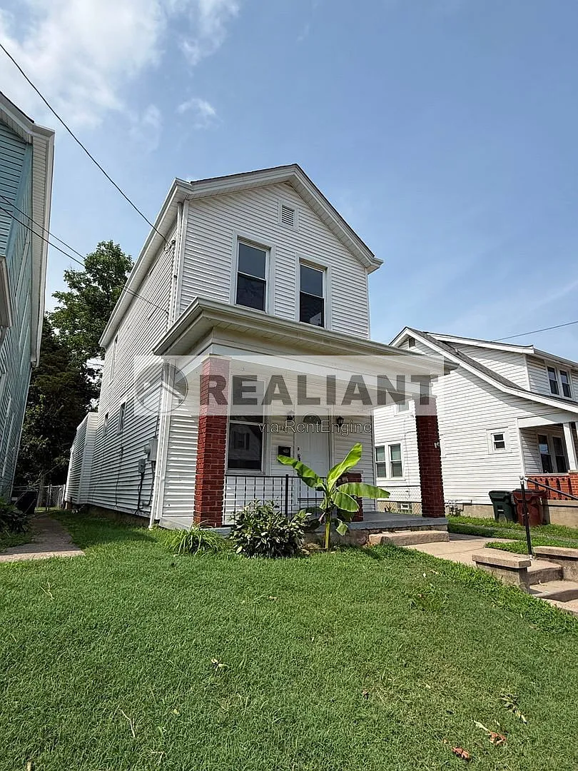 3 bed, 1.0 bath, $1,895 — Photo 1