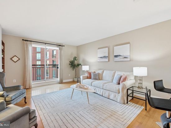 2050 Jamieson Ave APT 1005, Alexandria, VA 22314