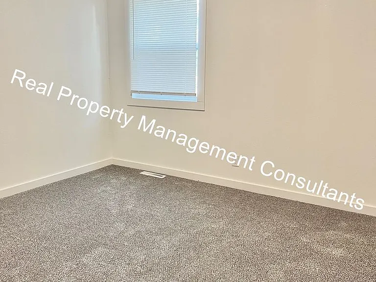 1001 Twin Oaks Ter — Photo 16