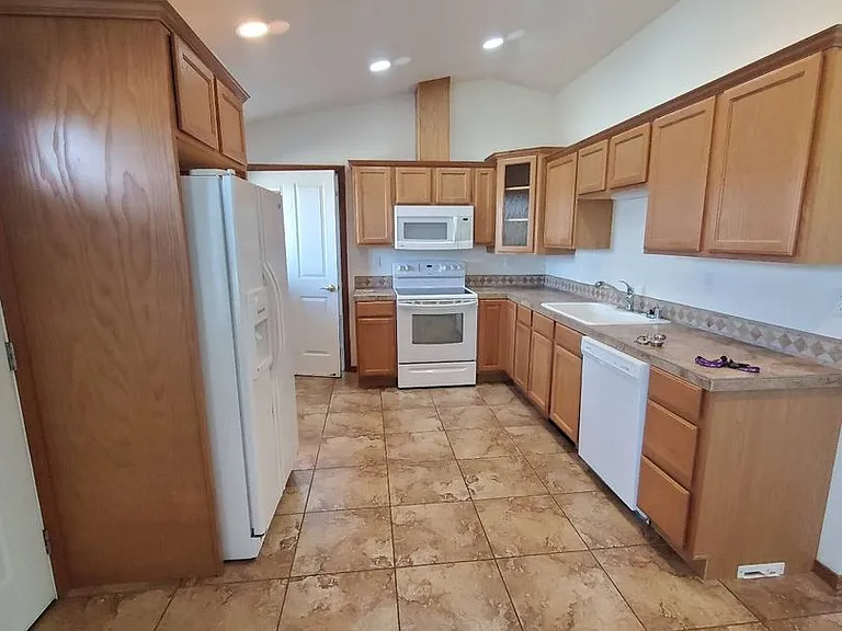 7524 McDougal Ave NE — Photo 3