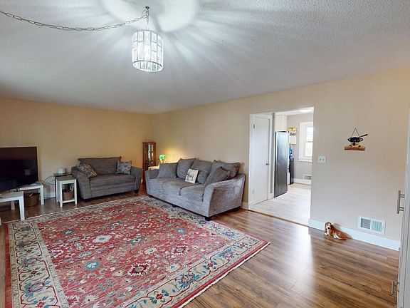 2nd image of 1402 Marie Ave