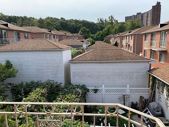 3rd image of 70-34 Sybilla St Floor 2